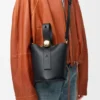 Bolso Pebble Bucket Mini en piel de becerro lisa