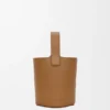 Bolso Pebble Bucket Mini en piel de becerro lisa