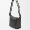 Bolso pequeño Cubi de bandolera en piel de becerro lisa y suave con jacquard Bolso pequeño Cubi de bandolera en piel de becerro lisa y suave con jacquard