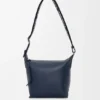 Bolso pequeño Cubi de bandolera en piel de becerro lisa y suave con jacquard Bolso pequeño Cubi de bandolera en piel de becerro lisa y suave con jacquard