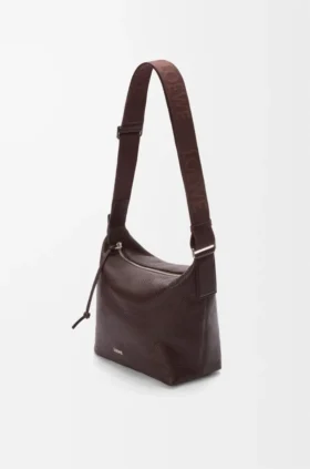 Bolso pequeño de bandolera Cubi en piel de becerro granulada y flexible