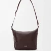 Bolso pequeño de bandolera Cubi en piel de becerro granulada y flexible Bolso pequeño de bandolera Cubi en piel de becerro granulada y flexible