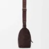 Bolso pequeño de bandolera Cubi en piel de becerro granulada y flexible Bolso pequeño de bandolera Cubi en piel de becerro granulada y flexible