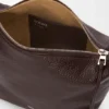 Bolso pequeño de bandolera Cubi en piel de becerro granulada y flexible Bolso pequeño de bandolera Cubi en piel de becerro granulada y flexible