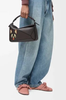 Bolso pequeño «Futurist Cat» tipo Puzzle en piel de becerro clásica