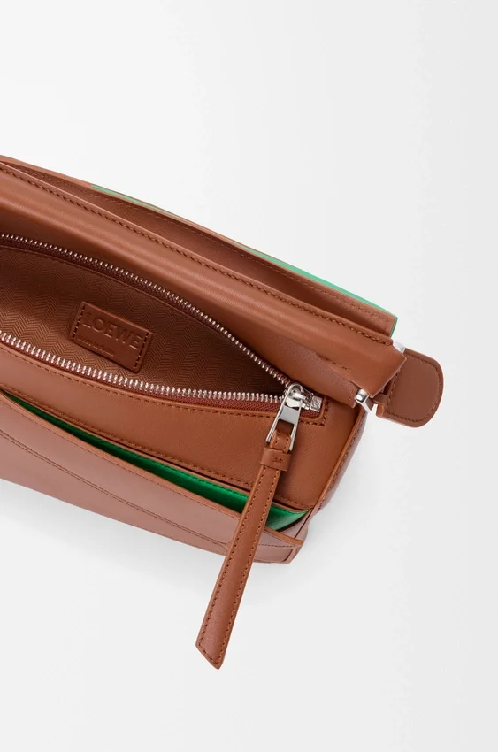Bolso pequeño «Puzzle» en capas de piel de becerro clásica Bolso pequeño «Puzzle» en capas de piel de becerro clásica
