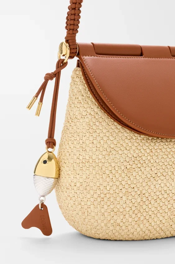 Bolso Pescador mediano de rafia y piel de becerro Bolso Pescador mediano de rafia y piel de becerro