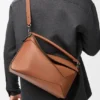 Bolso Puzzle Edge grande en piel de becerro clásica Bolso Puzzle Edge grande en piel de becerro clásica