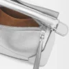 Bolso Puzzle Edge pequeño en piel de cordero laminada Bolso Puzzle Edge pequeño en piel de cordero laminada