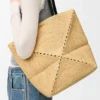 Bolso Puzzle Fold mediano de rafia Bolso Puzzle Fold mediano de rafia
