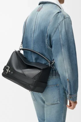 Bolso Puzzle grande estilo motero en piel de becerro brillante