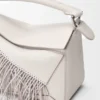 Bolso Puzzle pequeño con flecos en piel de becerro clásica Bolso Puzzle pequeño con flecos en piel de becerro clásica