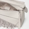 Bolso Puzzle pequeño con flecos en piel de becerro clásica Bolso Puzzle pequeño con flecos en piel de becerro clásica