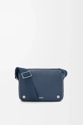 Bolso tipo bandolera Pebble mediano en piel de becerro granulada y flexible