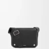 Bolso tipo bandolera Pebble mediano en piel de becerro granulada y flexible Bolso tipo bandolera Pebble mediano en piel de becerro granulada y flexible