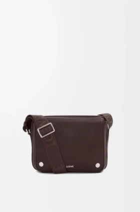 Bolso tipo bandolera Pebble mediano en piel de becerro granulada y flexible