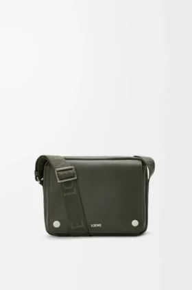 Bolso tipo bandolera Pebble mediano en piel de becerro granulada y flexible