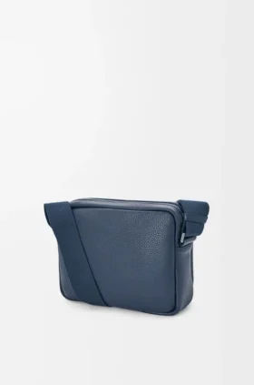 Bolso tipo bandolera Pebble mediano en piel de becerro granulada y flexible