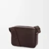 Bolso tipo bandolera Pebble mediano en piel de becerro granulada y flexible Bolso tipo bandolera Pebble mediano en piel de becerro granulada y flexible