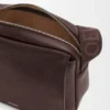 Bolso tipo bandolera Pebble mediano en piel de becerro granulada y flexible Bolso tipo bandolera Pebble mediano en piel de becerro granulada y flexible