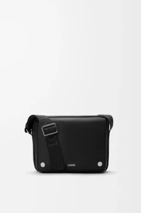 Bolso tipo bandolera Pebble mediano en piel de becerro lisa
