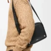 Bolso tipo bandolera Pebble mediano en piel de becerro lisa Bolso tipo bandolera Pebble mediano en piel de becerro lisa