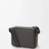 Bolso tipo bandolera Pebble mediano en piel de becerro lisa Bolso tipo bandolera Pebble mediano en piel de becerro lisa