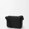 Bolso tipo bandolera Pebble mediano en piel de becerro lisa Bolso tipo bandolera Pebble mediano en piel de becerro lisa