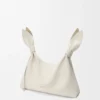 Bolso tipo bufanda mediano en piel de becerro lisa Bolso tipo bufanda mediano en piel de becerro lisa