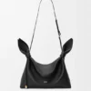 Bolso tipo bufanda mediano en piel de becerro lisa Bolso tipo bufanda mediano en piel de becerro lisa