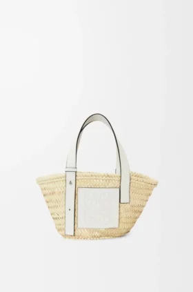 Bolso tipo cesta pequeño de hoja de palma y piel de becerro