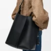 Bolso tipo cubo Bilbao grande en piel de becerro lisa Bolso tipo cubo Bilbao grande en piel de becerro lisa
