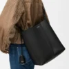 Bolso tipo cubo Bilbao grande en piel de becerro lisa Bolso tipo cubo Bilbao grande en piel de becerro lisa