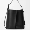 Bolso tipo cubo Bilbao grande en piel de becerro lisa Bolso tipo cubo Bilbao grande en piel de becerro lisa