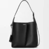 Bolso tipo cubo Bilbao mediano en piel de becerro lisa Bolso tipo cubo Bilbao mediano en piel de becerro lisa