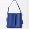 Bolso tipo cubo Bilbao mediano en piel de becerro lisa Bolso tipo cubo Bilbao mediano en piel de becerro lisa
