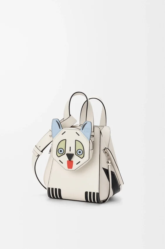 Bolso tipo Hammock Compact «Futurist Cat» en piel de becerro clásica Bolso tipo Hammock Compact «Futurist Cat» en piel de becerro clásica