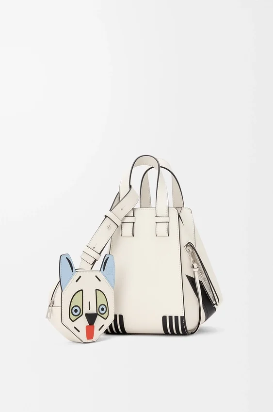 Bolso tipo Hammock Compact «Futurist Cat» en piel de becerro clásica Bolso tipo Hammock Compact «Futurist Cat» en piel de becerro clásica