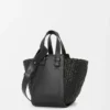 Bolso tipo hammock compacto en piel de becerro Bolso tipo hammock compacto en piel de becerro