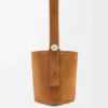 Bolso tipo Pebble Bucket grande «Pebble» en piel de becerro de gamuza