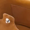 Bolso tipo Pebble Bucket grande «Pebble» en piel de becerro de gamuza