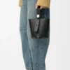 Bolso tipo Pebble Bucket mini en piel de becerro suave granulada