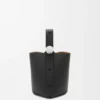Bolso tipo Pebble Bucket mini en piel de becerro suave granulada