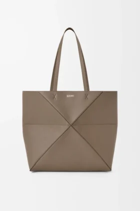 Bolso tipo tote mediano con pliegue Puzzle Fold horizontal en piel de becerro de grano suave