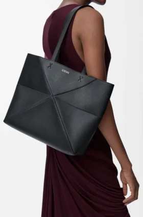 Bolso tipo tote mediano con pliegue Puzzle Fold horizontal en piel de becerro de grano suave