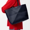 Bolso tipo tote mediano con pliegue Puzzle Fold horizontal en piel de becerro de grano suave Bolso tipo tote mediano con pliegue Puzzle Fold horizontal en piel de becerro de grano suave