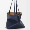 Bolso tipo tote mediano con pliegue Puzzle Fold horizontal en piel de becerro de grano suave Bolso tipo tote mediano con pliegue Puzzle Fold horizontal en piel de becerro de grano suave