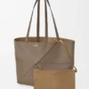 Bolso tipo tote mediano con pliegue Puzzle Fold horizontal en piel de becerro de grano suave Bolso tipo tote mediano con pliegue Puzzle Fold horizontal en piel de becerro de grano suave