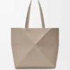 Bolso tipo tote mediano con pliegue Puzzle Fold horizontal en piel de becerro de grano suave Bolso tipo tote mediano con pliegue Puzzle Fold horizontal en piel de becerro de grano suave