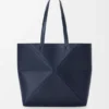 Bolso tipo tote mediano con pliegue Puzzle Fold horizontal en piel de becerro de grano suave Bolso tipo tote mediano con pliegue Puzzle Fold horizontal en piel de becerro de grano suave